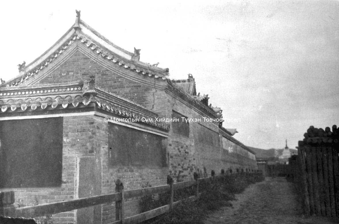 A narrow street leading to the West, DSCN0382